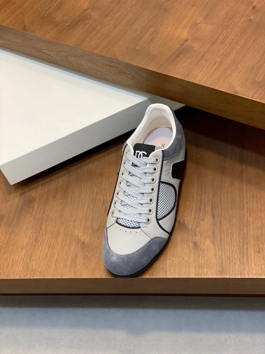 Men's shoes💰740 Dolce&Gabbana DG Cushion calfskin skate shoes｜Embellished with DG logo｜Lightweight, grippy two-tone TPU outsole adopts innovative design to provide excellent performance｜Jacquard label adds timeless style｜Original imported cowhide｜Multiple material splicing design｜Imported cowhide lining Cowhide foot pads｜Original TPU two-color elastic outsole Size: 39-44 (customized at 38.45.46)